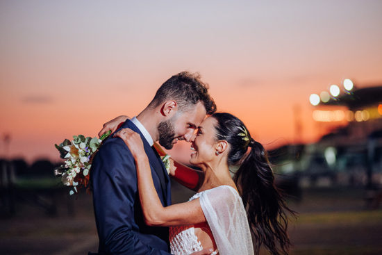 Brenda y Rodrigo en sus festejos de boda. Fotografía Dos Clavos. Somos luz