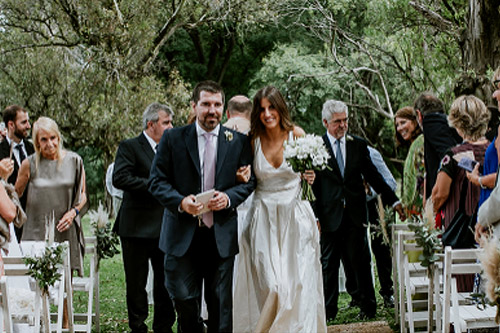 Foto y video de casamiento de Lola & Gonzalo en Estancia Carabassa por Dos Clavos. Somos luz.